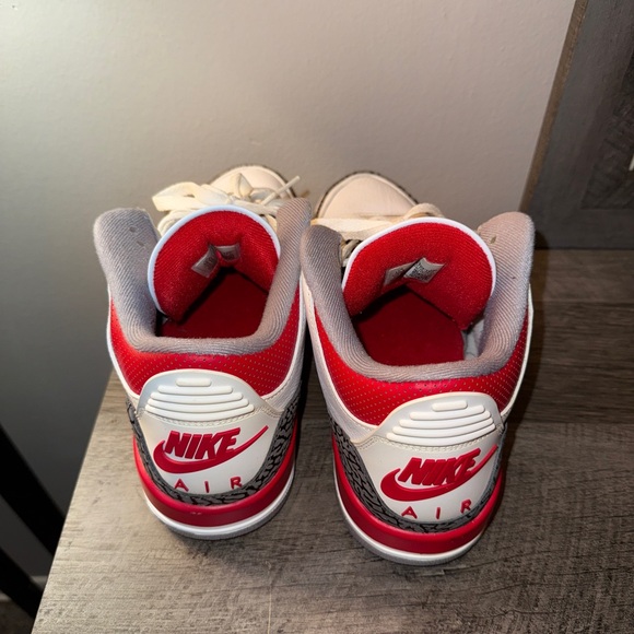 Retro Fire Red 3s - Picture 4 of 6